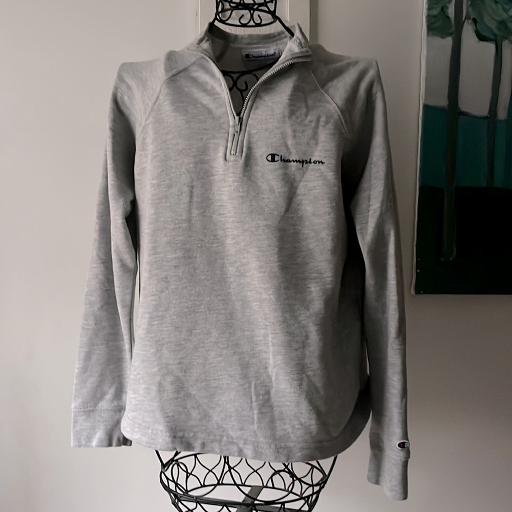 Women’s 1/4 zip Champion sweatshirt. Like new condition! Size small.